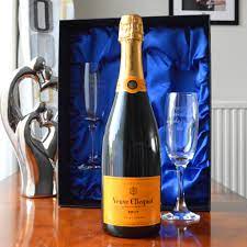 veuve clic chagne gift set with