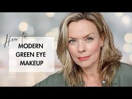 the perfect modern green eye makeup to