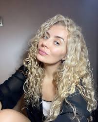 Curly hair blonde balayage 12. 40 Blonde Curly Hair Ideas For Girls Amazing And Useful Tips