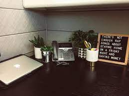 easy cubicle decor to make you feel