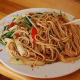 Can you use fettuccine noodles for lo mein?