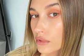 Dirty blonde suits a wide variety of skin tones except those with black and blue eyes and very light olive skin. Honey Blonde Hair Trend Is All Over Social Glamour Uk