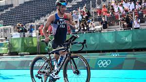 Le triathlon est un sport récent qui a fait son entrée aux jeux olympiques en 2000 à sydney. Zd0uddbpvy1vem