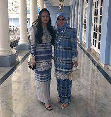 Tunku hajah azizah aminah maimunah iskandariah raja permaisuri agong sumber : For Raja Permaisuri Agong S 60th Birthday Youngest Daughter Writes Heartfelt Birthday Message On Social Media Life Malay Mail