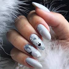The christmas season is finally here which means that you're probably thinking of what to wear on for sure, you already have an idea on what to wear and what to prepare, but what about your nails? 12 Stylish Christmas Nail Designs You Will Love The Trend Spotter