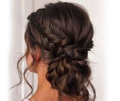 easy messy bun hairstyle ideas for an