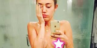 Miley Cyrus posts pre-VMAs naked selfie | PEP.ph