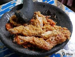 Ciri khas rasa sambal dalam ayam geprek membuat banyak kalangan. Cara Membuat Ayam Geprek Ala Pak Gembus Dan Bu Rum
