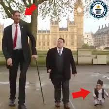 He died on october 1, 1997, from respiratory complications and after a long struggle with asthma and bronchitis, acquired due to heavy smoking. World S Tallest Man Meets World S Smallest Woman For Photoshoot In Egypt Elite Readers