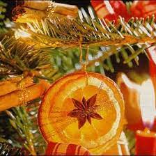 Whether you prefer classic red and green, elegant metallics, rustic plaids and prints, or something in between, you're sure to find a match. How To Dry Orange Slices For Easy Christmas Decorating Red Ted Art