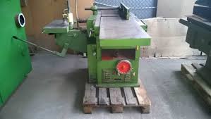 Дървообработваща машина за рендосване на дървесина, с която се изравнява дебелината на неправилно отрязани греди и дъски. Abriht Shrajhmus I Bor Aparat 400 Mm Drvoobrabotvashi Mashini Wood Bg