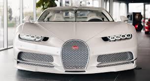 After setting the world record for the fastest serial production car with the veyron and producing it for 10 years, the chiron had to become. Bad Bunny Se Compra Un Bugatti El Auto Mas Caro Y Mas Rapido Del Mundo