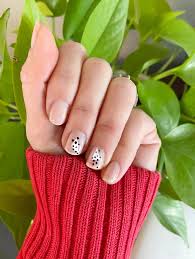 a simple polka dot manicure using a q