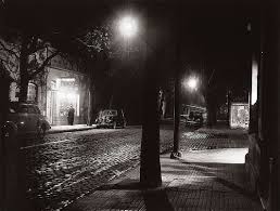 Buenos Aires, antes y ahora - El barrio de noche. Año 1940 Foto: Juan Di  Sandro | Facebook