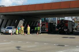 Er waren veel hulpdiensten ter plaatse. Twee Auto S Betrokken Bij Ongeluk Op Kruising Newtonweg Harderwijk