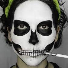 an easy skull makeup tutorial for