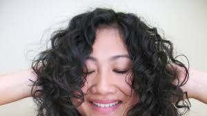 how having curly hair as an asian woman