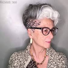 ️ im alter trauen sich die wenigsten menschen noch etwas zu, dabei ist jetzt genau die zeit um farbe zu zeigen! Kurzhaarfrisuren 2020 Frauen Ab 50 Mit Brille