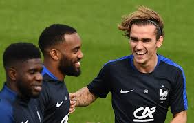 It is hard to scores with the shaggy hair in your face. Antoine Griezmann Trolled On Twitter For His New Blonde Hair Ibtimes India