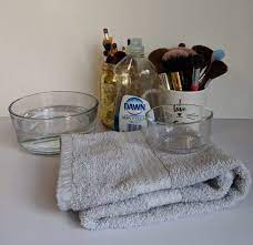 wash makeup brushes with dish soap