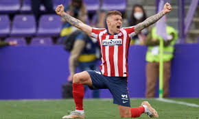 Get the latest football news, results ,fixtures, video and more from spain's la liga with sky sports La Liga Suarez And A Haircut Kieran Trippier Revels In Atletico S Title Glory Atletico Madrid The Guardian