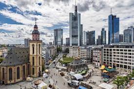 18 Expert Travel Tips For First-Time Visitors to Frankfurt