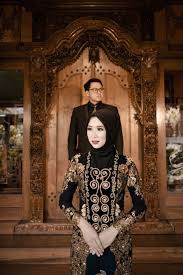 Hayranlıgım dışında haklarında pek az bilgi sahibiyim, eski jawa'larla ilgili bilgilerinizi esirgemezseniz cok sevinirim. Javanese Prewedding Muslimah Prewedding Hijab Prewedding Foto Perkawinan Fotografi Pengantin Pengantin