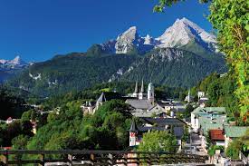 Find the best things to do during your trip to berchtesgaden and the bavarian alps. Markt Berchtesgaden Rathaus