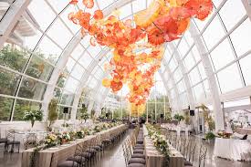 spring wedding at chihuly garden