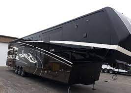 luxury fifth wheel and toy haulers