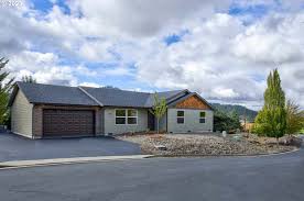 Large Driveway Sutherlin Or Homes
