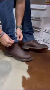 🚀 Lançamento 2025 | XUCRÃO BOOTS 🌵, A nova Bota Texana com Solado Jump chegou para marcar território! 💥, 🔹 Estilo Autêntico, 🔹 Qualidade Inigualável: Couro legítimo dentro e fora, 🔹 Solado Jump: ...
