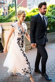 Emily blunt and her husband of nearly five years, john krasinski, have officially announced that they're expecting their second child. Emily Blunt And John Krasinski S Body Language Revealed
