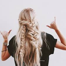 Pinterest has, of late, become a hub of the outfit and makeup trends, and most importantly of hairstyles. Hairbykatelynd Hair Styles Long Hair Styles Boring Hair