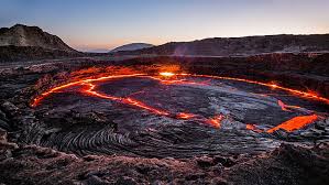 Was passiert bei einem vulkanausbruch? Natur Landschaft Lava Felsen Berge Vulkanausbruch Himmel Feuer Bildschirmhintergrund Wallpaperbetter