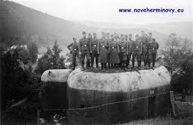 Němečtí vojáci na bunkru: Nové Heřminovy