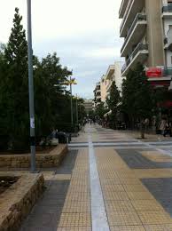 Μοντέρνες πολυκατοικίες, πολλές πλατείες, πράσινο, αξιόλογη αγορά. Plateia Neas Smyrnhs Nea Smirni Square Greece Lemnos City