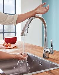 Matte black pull out sensor kitchen faucet with sensitive mixer tap feature2: Touchless Kitchen Faucets