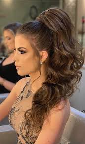 This long hair ponytail style has the advantage to avoid making hair fall on the forehead. These Ponytail Hairstyles Will Take Your Hairstyle To The Next Level