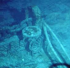 The wreck of the rms titanic is lying approximately 3,800 metres (2.4 mi)1 at the bottom of the atlantic ocean, almost precisely under the location where she sank on april 15th, 1912. Titanic Wrack Wird Von Bakterien Aufgefressen Welt