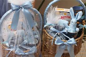 empty gift basket with ribbon tickets