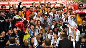 Disfruta de la europa league en marca.com todos los partidos, grupos, clasificaciones y resultados de la copa de la uefa. Football Sevilla Bag Sixth Europa League Trophy