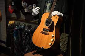 La légendaire guitare de Kurt Cobain vendue 6 millions de dollars