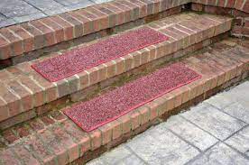 how to install outdoor carpet on