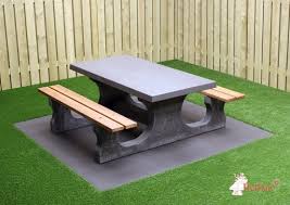 Concrete Table With Bamboo Seats Heblad