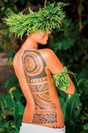 La renaissance et la réinvention du tatouage polynésien - Welcome Tahiti