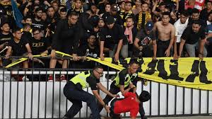 Tortor dah ade kat malaysia 200th lampau.jd indon usah marah. Crowd Trouble Mars Malaysia S Comeback Win Over Indonesia In World Cup Qualifier Cna