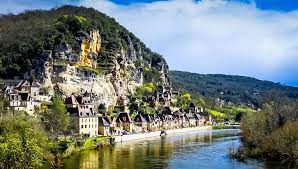See article history dordogne river, river in southwestern france, rising in the massif central and flowing west for 293 mi (472 km) to bec d'ambès, north of bordeaux, where it unites with the garonne to form the gironde estuary; 8 Of The Most Delightful Dordogne Villages Lifejourney4two