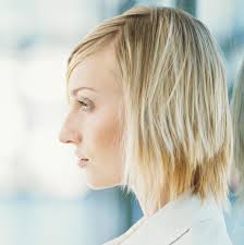 Mittelkurze bis kurze frisuren ab 50 dünnes haar jahre können mit strategisch geschnittenen schichten verarbeitet werden. Die Richtigen Frisuren Fur Feines Haar