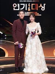 Full song joong ki song hye kyo wedding here are the celebrities who were at the wedding: Song Joong Ki And Song Hye Kyo Are Getting Married Her World Singapore